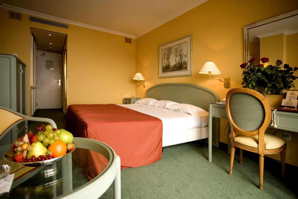 Vista Palace Hotel&Beach Resort - Monte Carlo View روكوبرُن كاب مارتي الغرفة الصورة